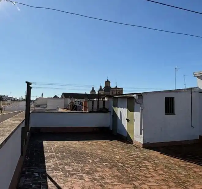 Exterior view of Flat for sale in Sevilla  with Air Conditioner, Terrace and Storage room