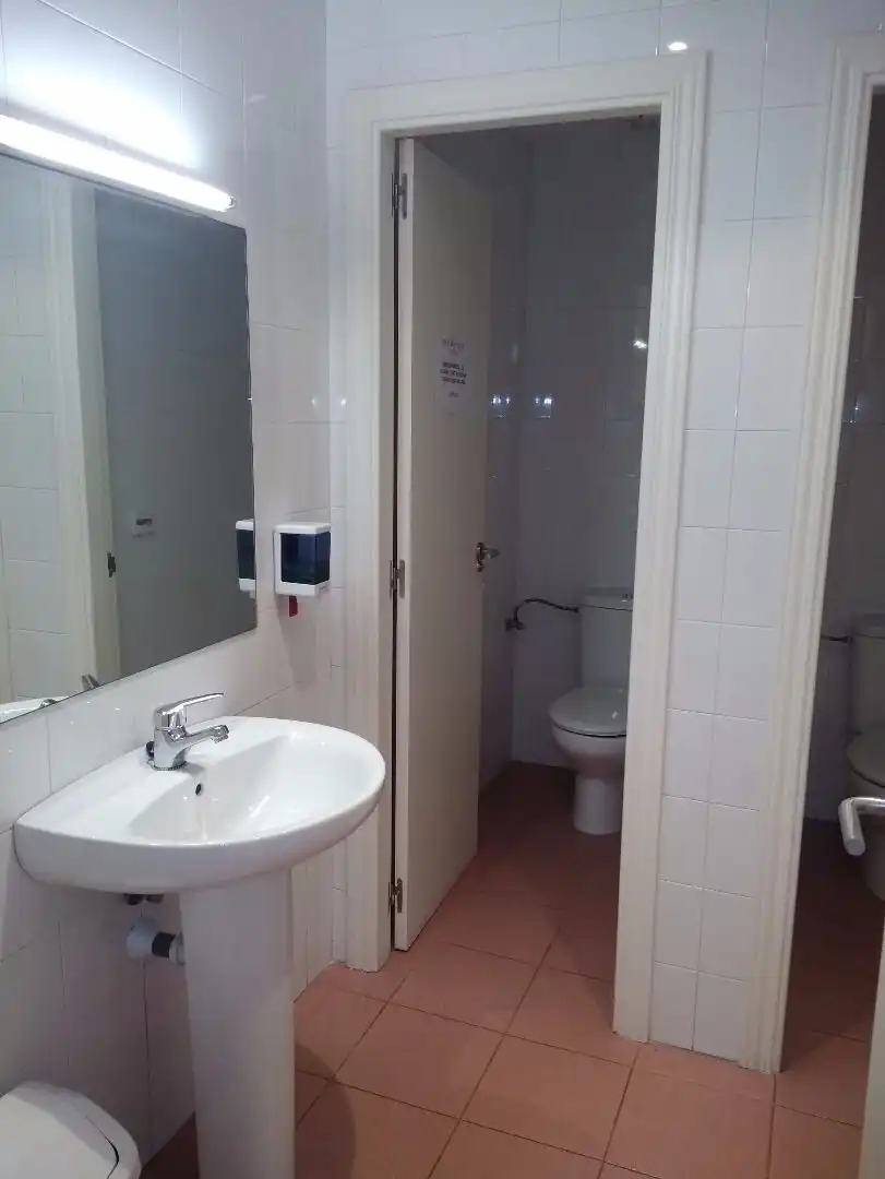 Baño de Local de alquiler en Salamanca con Aire acondicionado y Calefacción