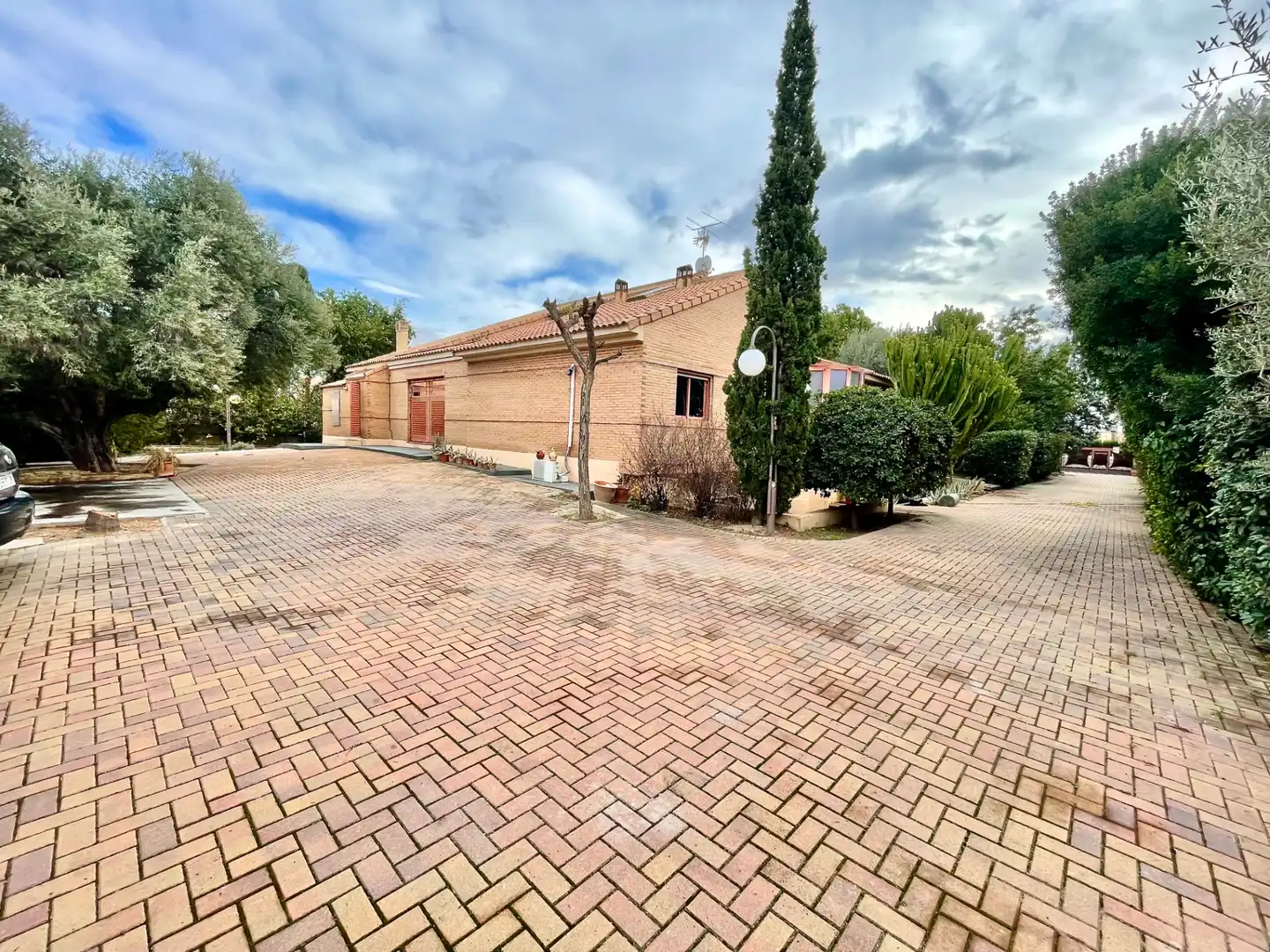Vista exterior de Casa o xalet en venda en Alicante / Alacant amb Aire condicionat, Calefacció i Jardí privat