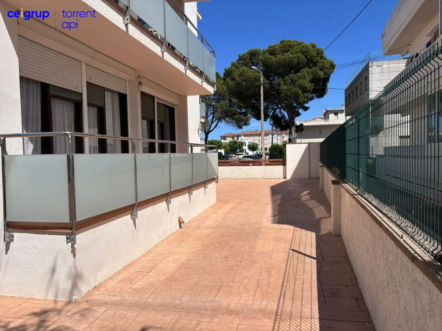 Vista exterior de Piso en venta en L'Estartit con Piscina, Amueblado y Balcón