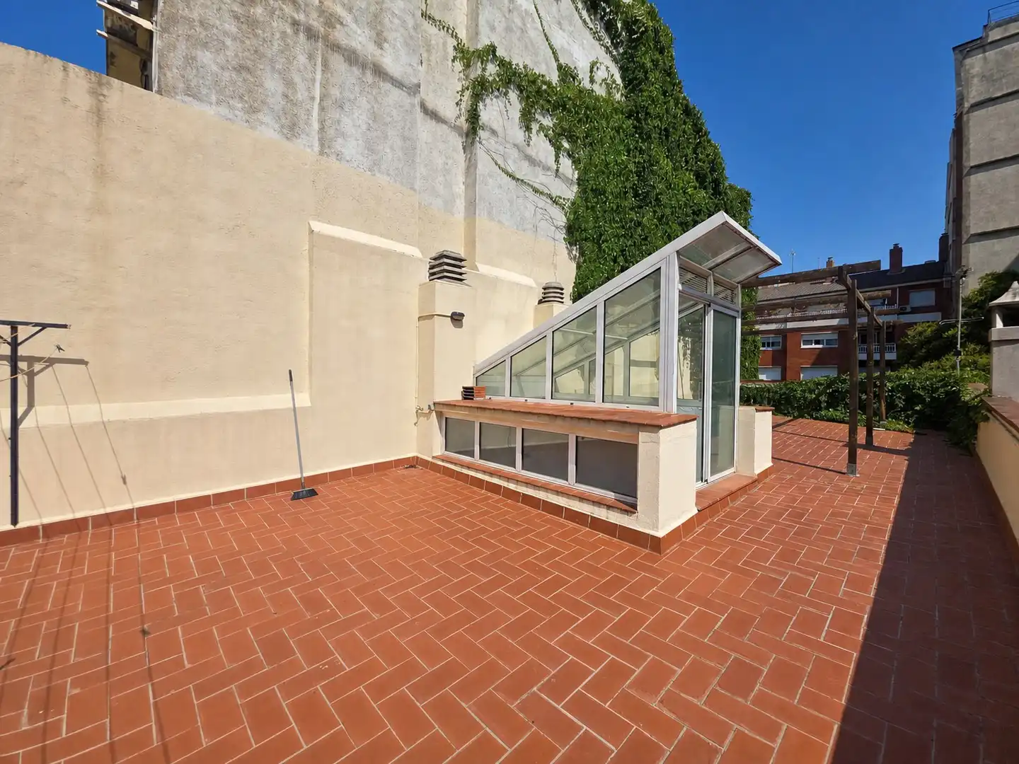 Terrassa de Casa adosada en venda en Barcelona amb Calefacció, Jardí privat i Terrassa