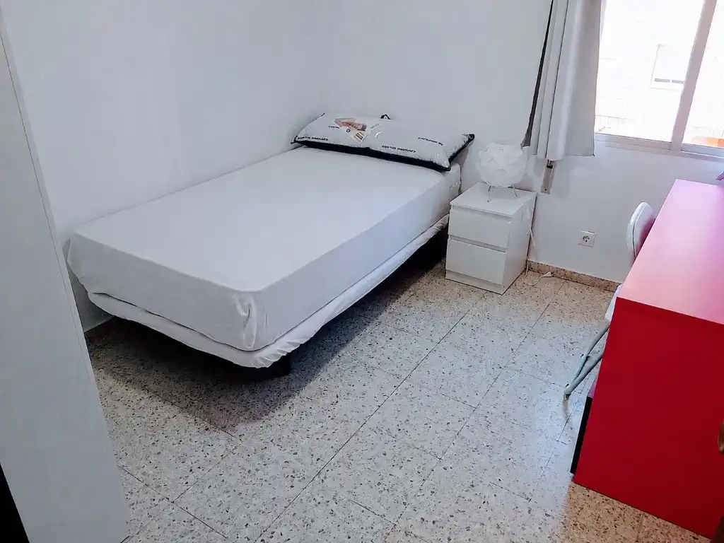 Habitación de Piso de alquiler en Córdoba con Terraza y Amueblado