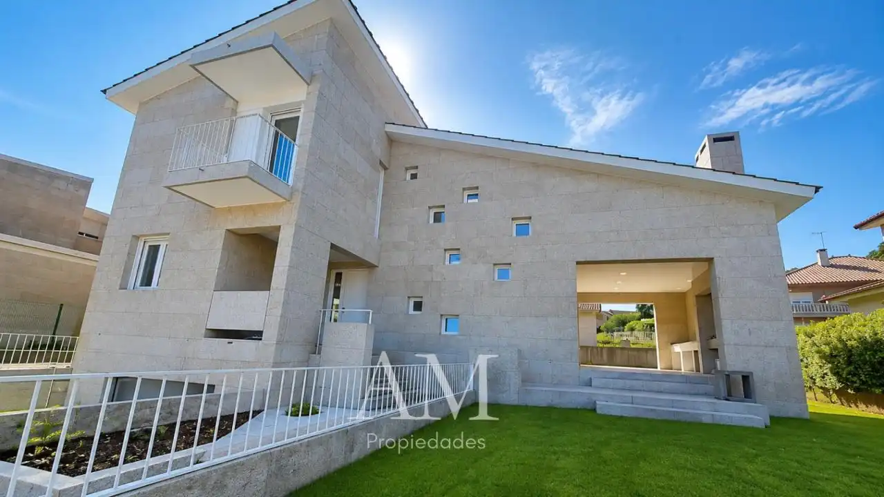 Vista exterior de Casa o xalet en venda en Gondomar amb Calefacció, Jardí privat i Terrassa