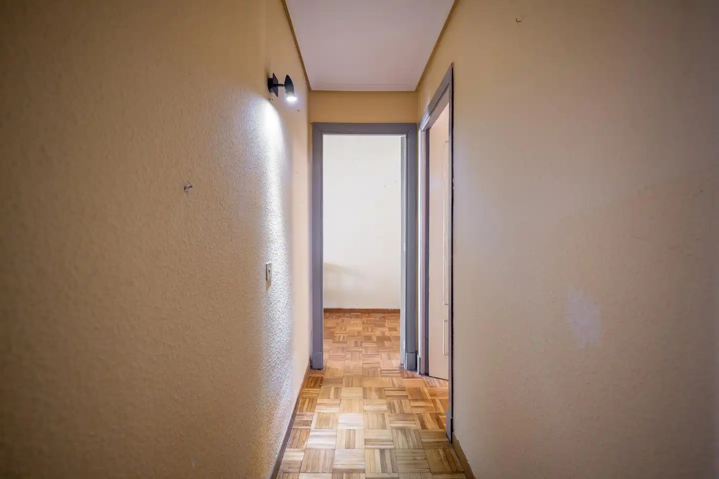 Piso en venta en Ávila con Calefacción, Parquet y Terraza