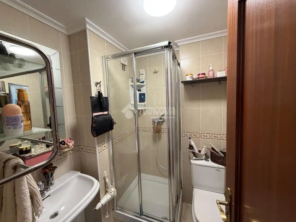 Baño de Piso en venta en Santander con Calefacción, Trastero y Amueblado