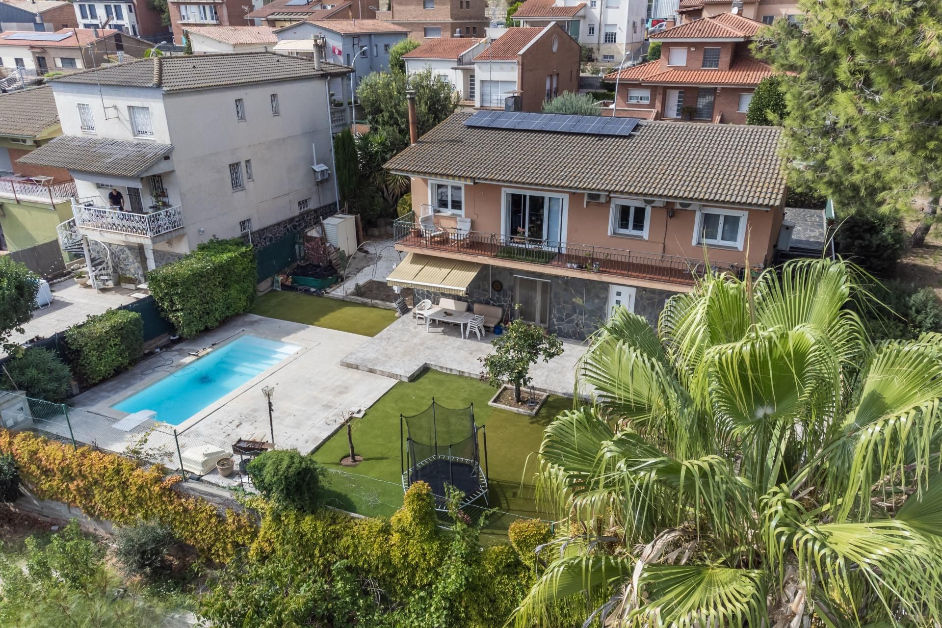Swimming pool of House or chalet for sale in Montmeló  with Air Conditioner, Heating and Private garden