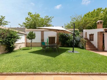 Villa con balcone in vendita a Ogíjares