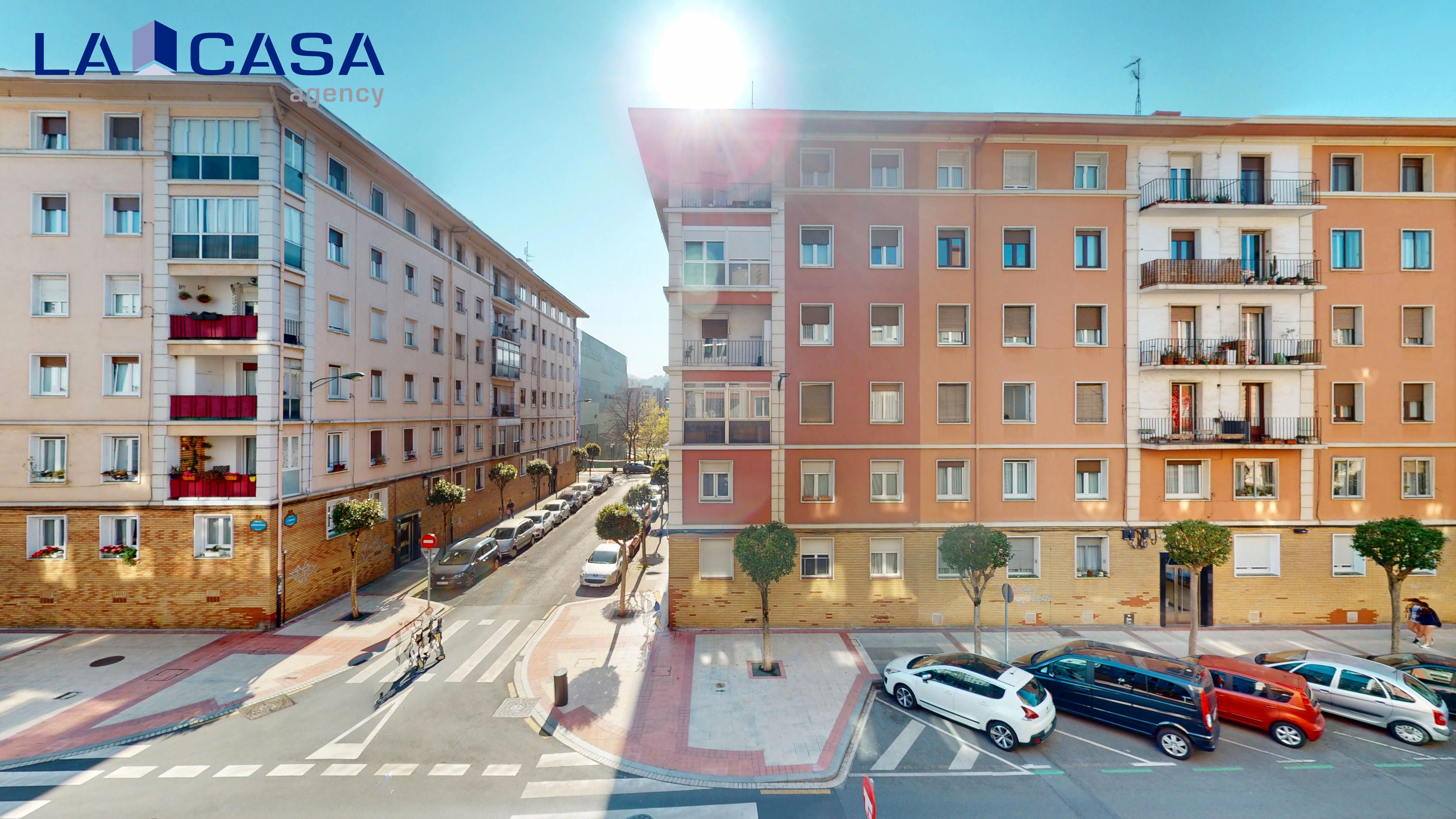 Vista exterior de Pis en venda en Bilbao  amb Terrassa