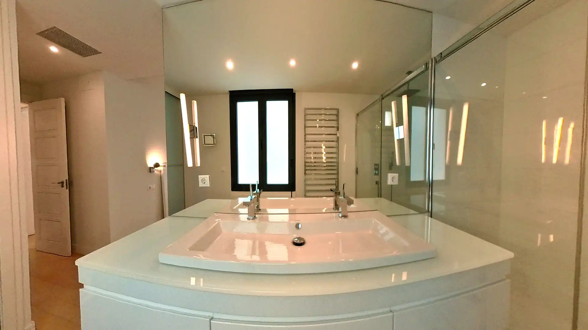 Baño de Ático de alquiler en Madrid con Aire acondicionado, Terraza y Trastero