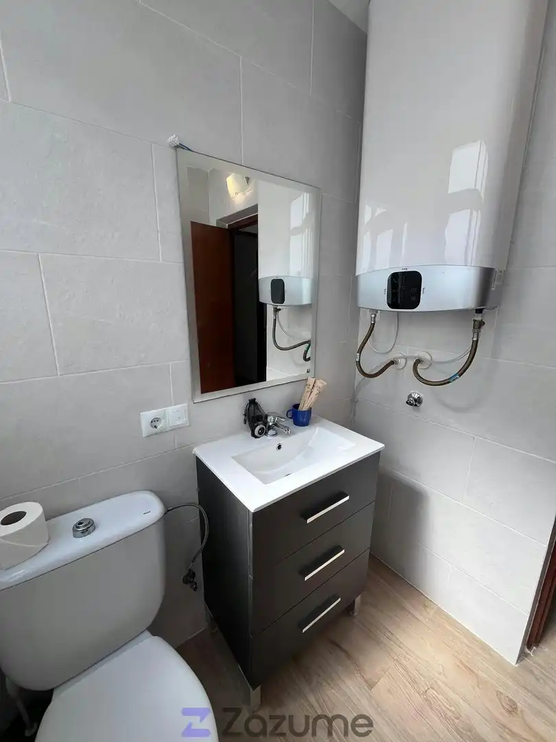 Bathroom of Flat for rent in Torrevieja  with Air Conditioner, Furnished and Oven