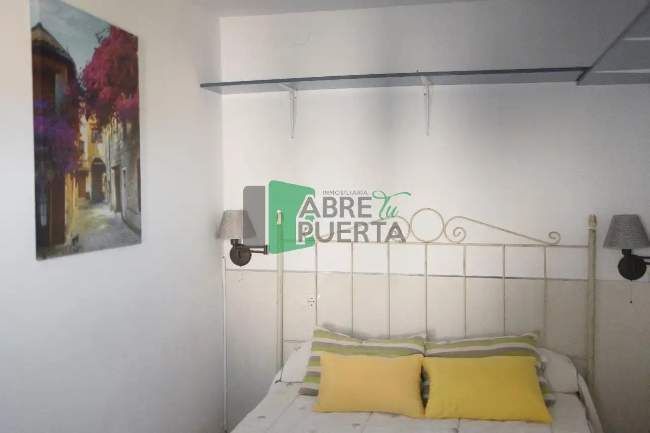 Habitación de Casa o chalet en venta en Ourense Capital  con Calefacción, Jardín privado y Amueblado