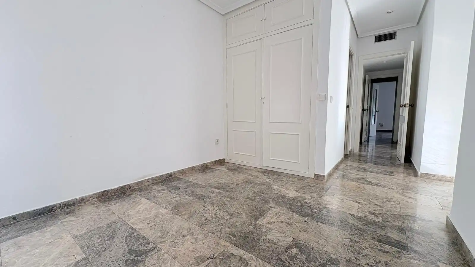 Piso en venta en Córdoba con Calefacción, Jardín privado y Piscina comunitaria