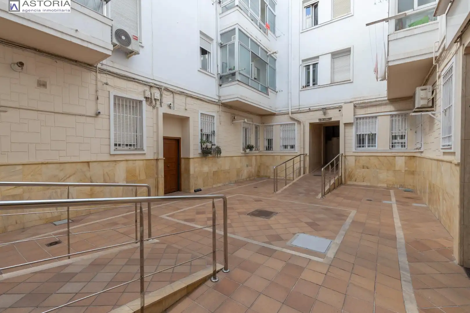 Außenansicht von Wohnung zum Verkauf in Granada mit Klimaanlage und Heizung