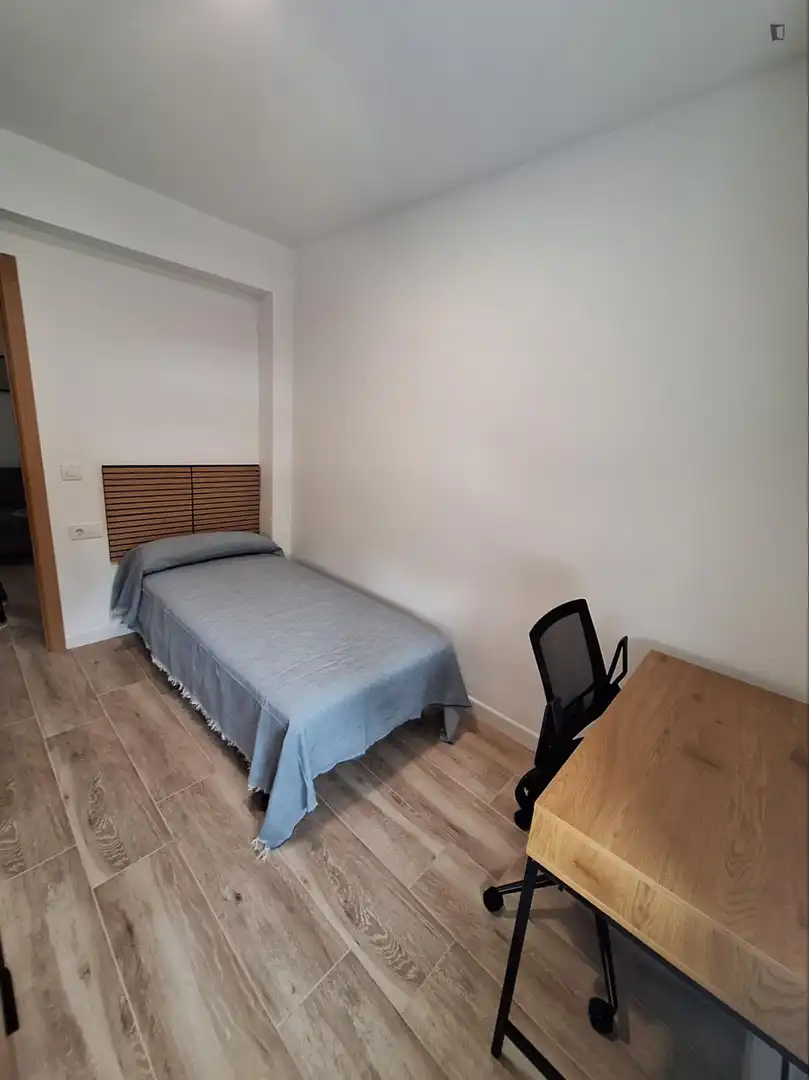 Habitación de Apartamento de alquiler en Valencia con Aire acondicionado, Calefacción y Amueblado