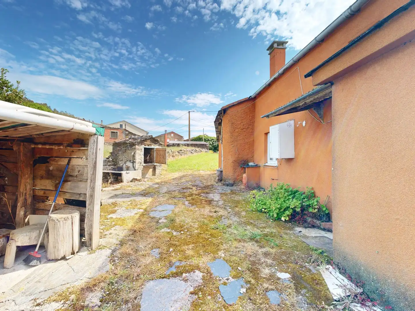 Houses for sale in Trabada  with Storage room