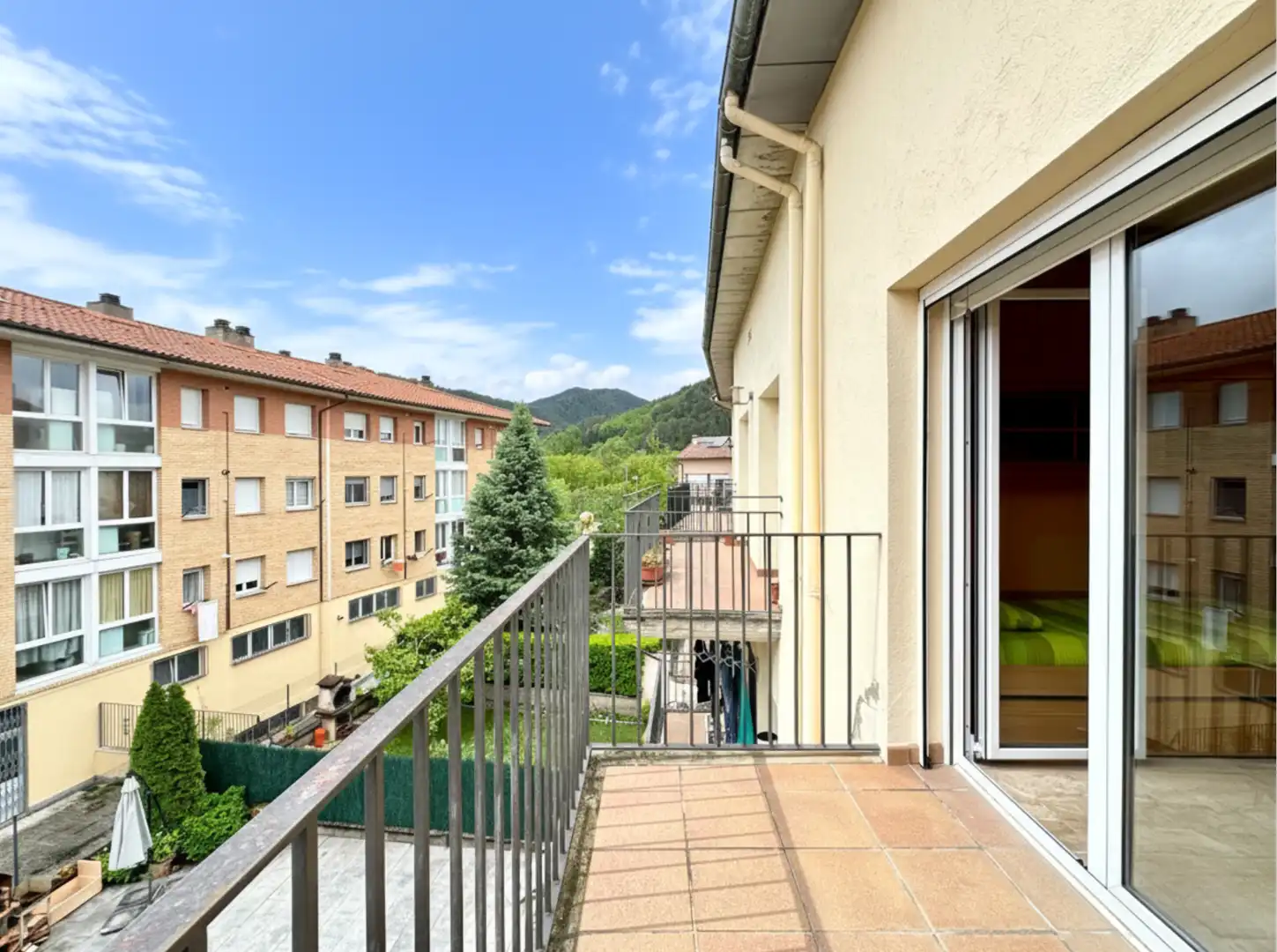 Terrassa de Casa adosada en venda en Campdevànol amb Calefacció, Jardí privat i Terrassa