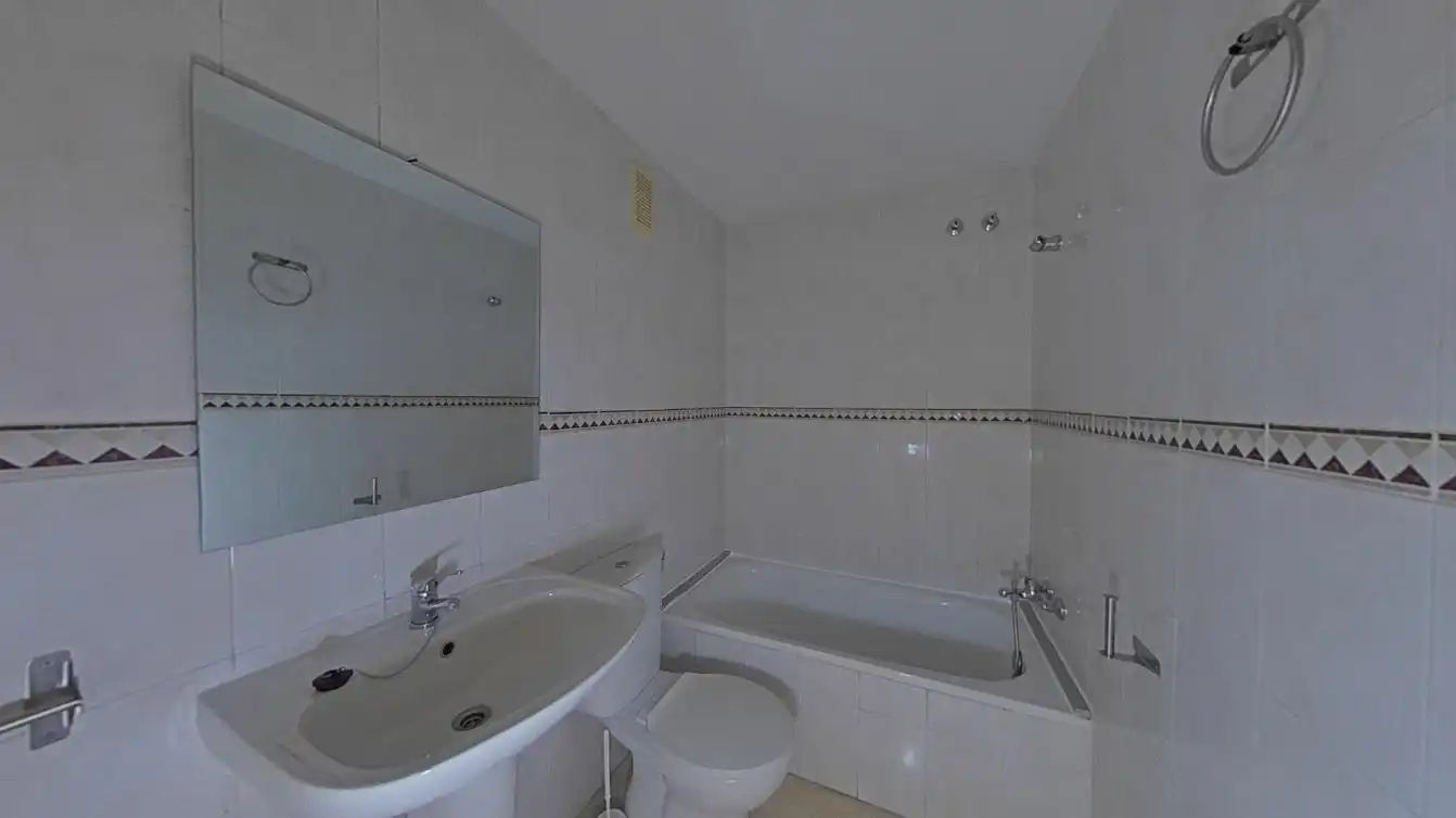Baño de Piso en venta en Benidorm con Piscina