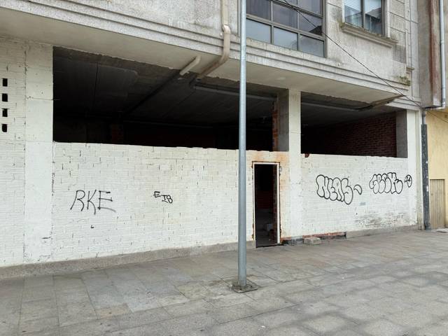 Local comercial en Alquiler en A Capela