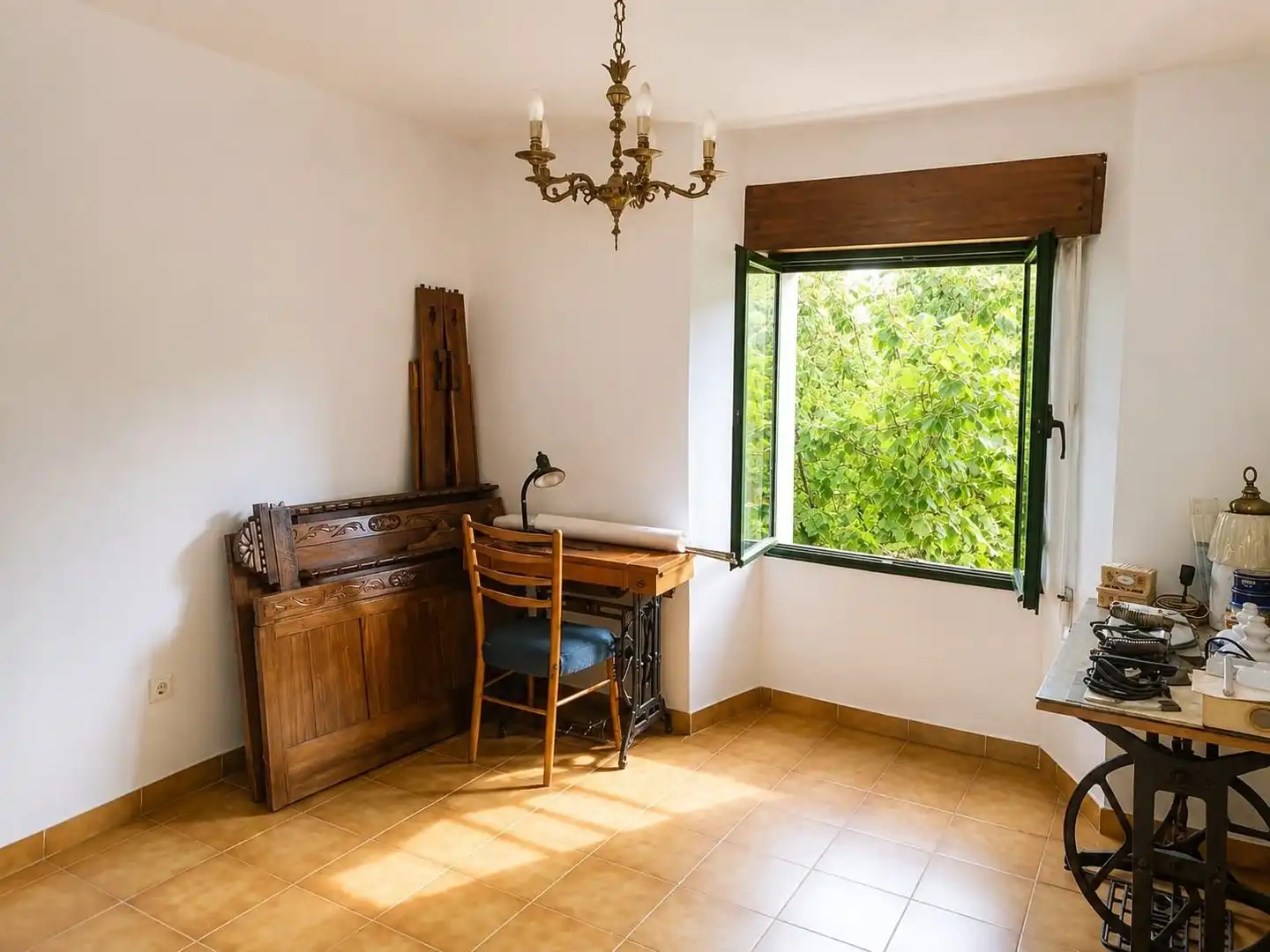 Comedor de Finca rústica en venta en Valle de Losa con Jardín privado, Amueblado y Alarma