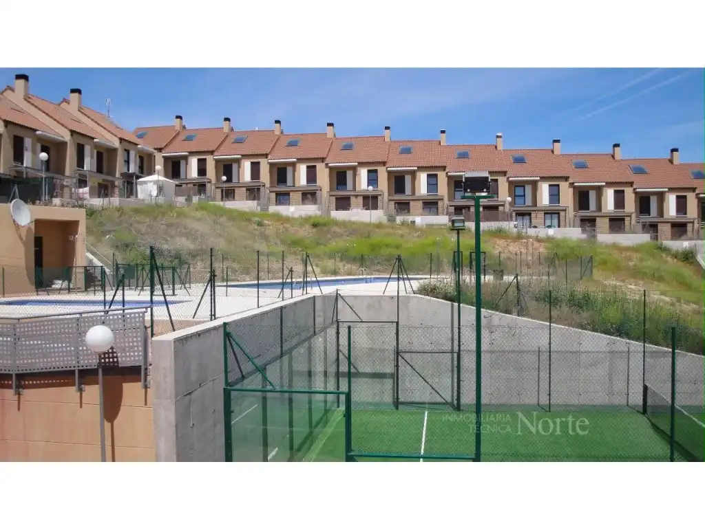 Houses for rent in Calle Bajada Al Lavadero, Valdeolmos-Alalpardo