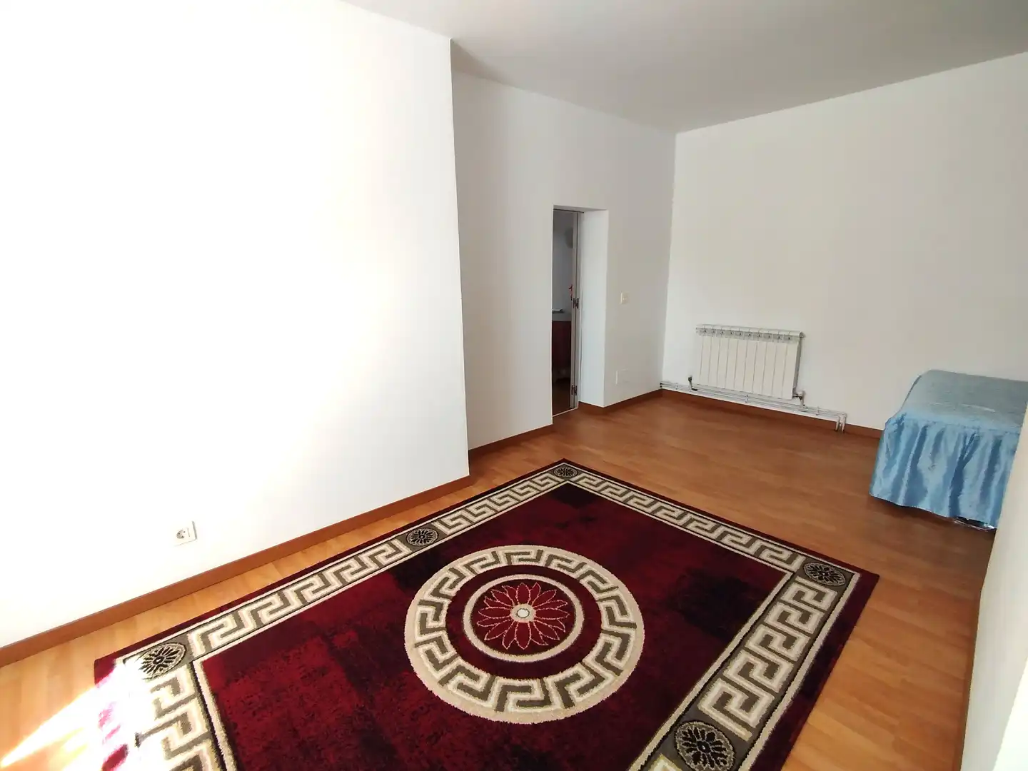 Sala d'estar de Casa adosada en venda en Mojados amb Calefacció, Parquet i Traster