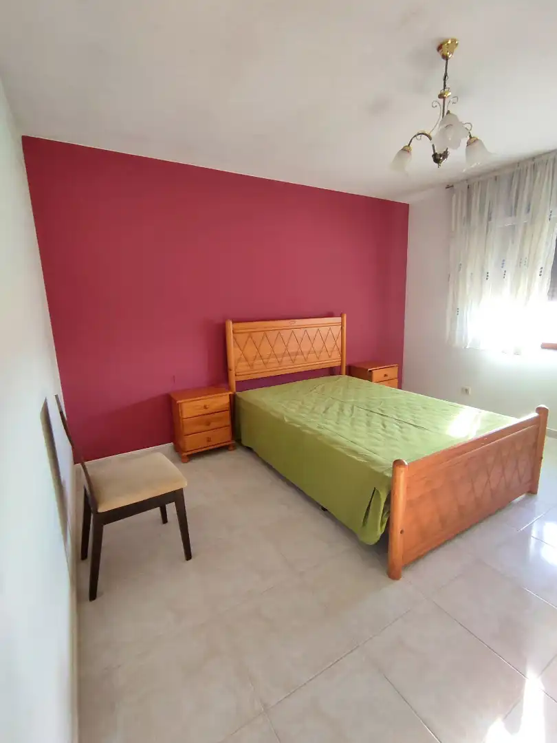 Dormitori de Casa o xalet en venda en Carballo amb Jardí privat, Moblat i Forn