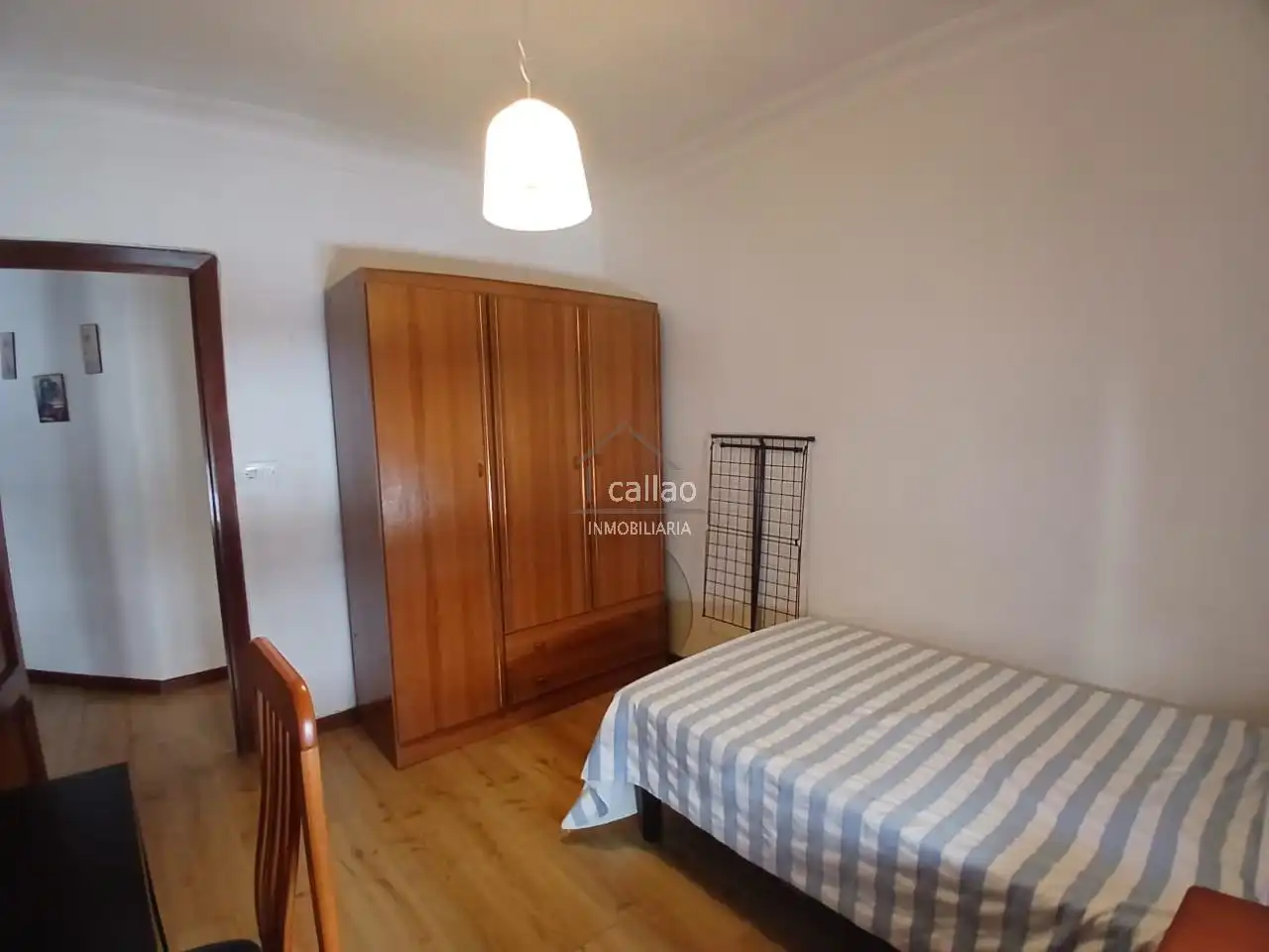 Habitación de Piso de alquiler en Ferrol con Calefacción y Amueblado