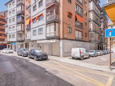 Pis amb balcó en venda a Calle de Melchor Almagro