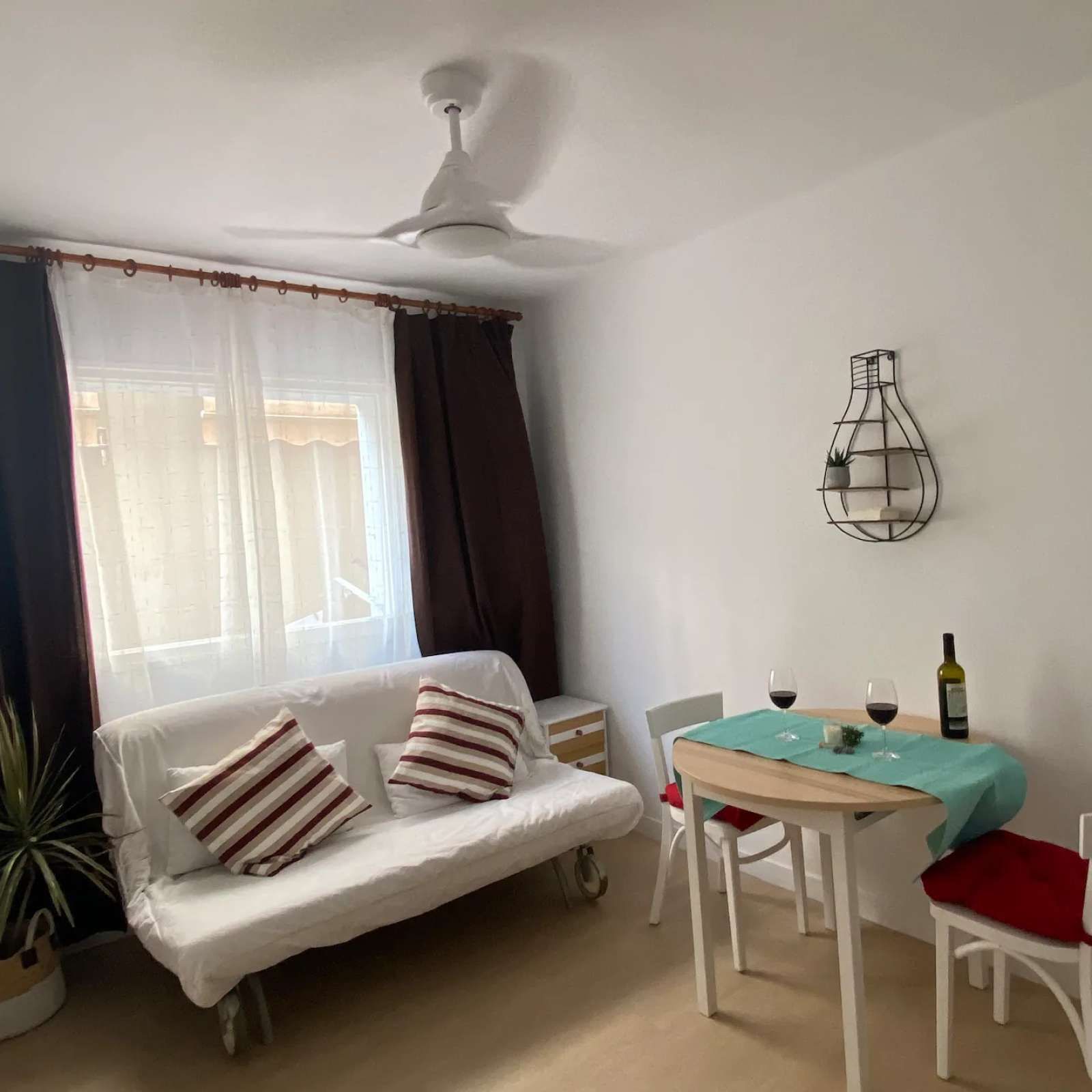 Dormitori de Apartament per a compartir en Cubelles amb Aire condicionat, Calefacció i Terrassa