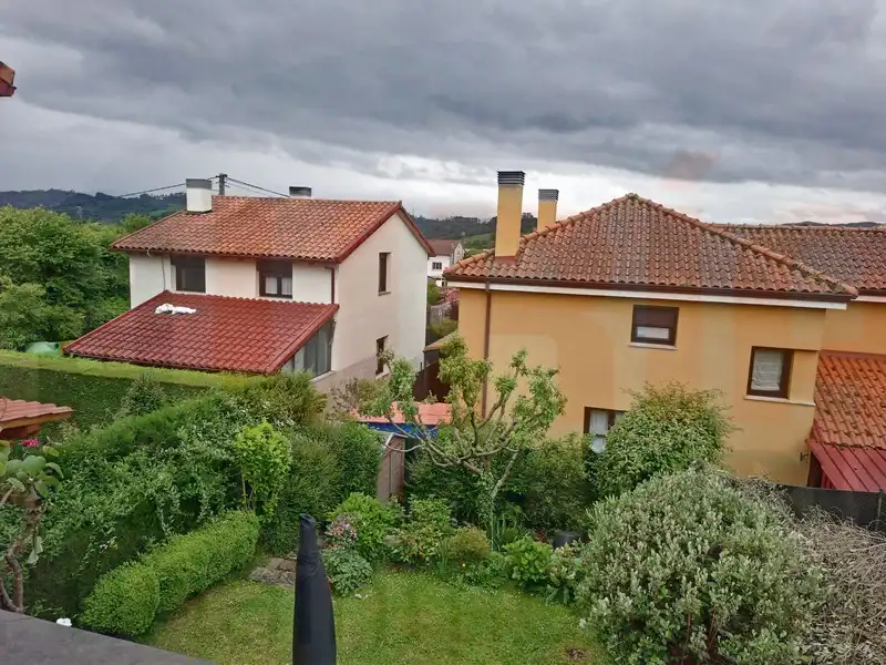 Casa o chalet en venta en Sariego con Calefacción, Terraza y Trastero