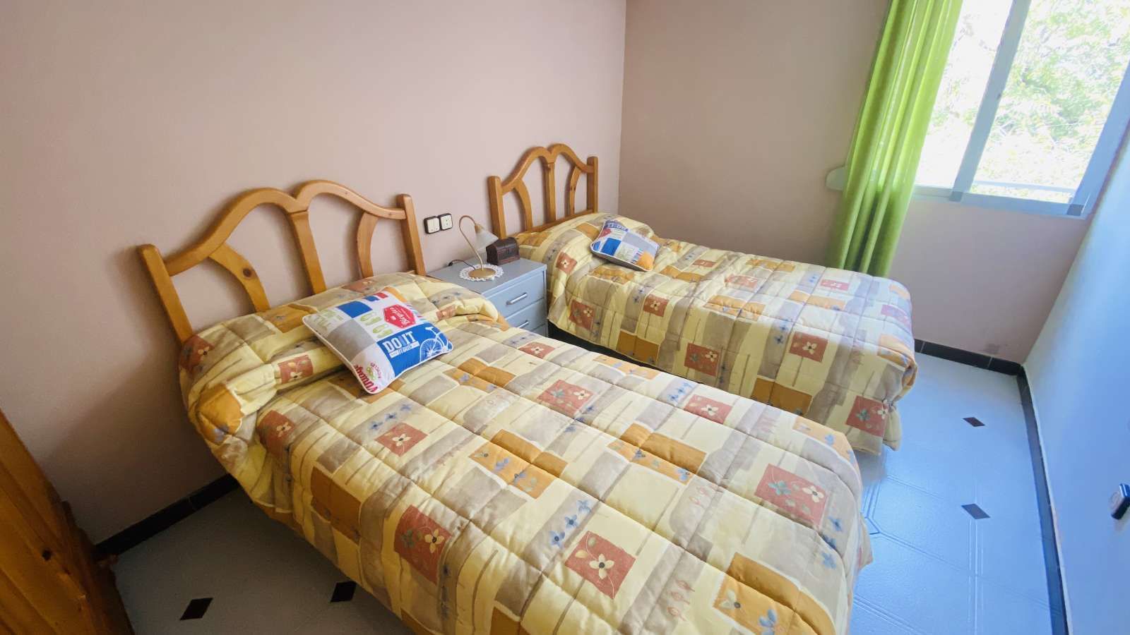 Bedroom of Flat to share in  Valencia Capital  with Air Conditioner, Heating and Terrace