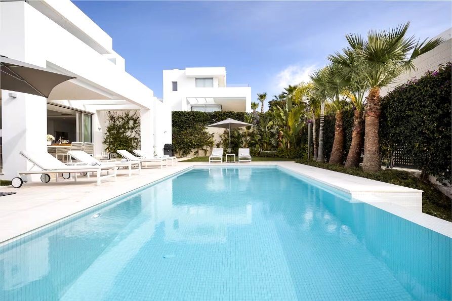 Piscina de Casa o xalet de lloguer en Marbella amb Aire condicionat, Calefacció i Jardí privat