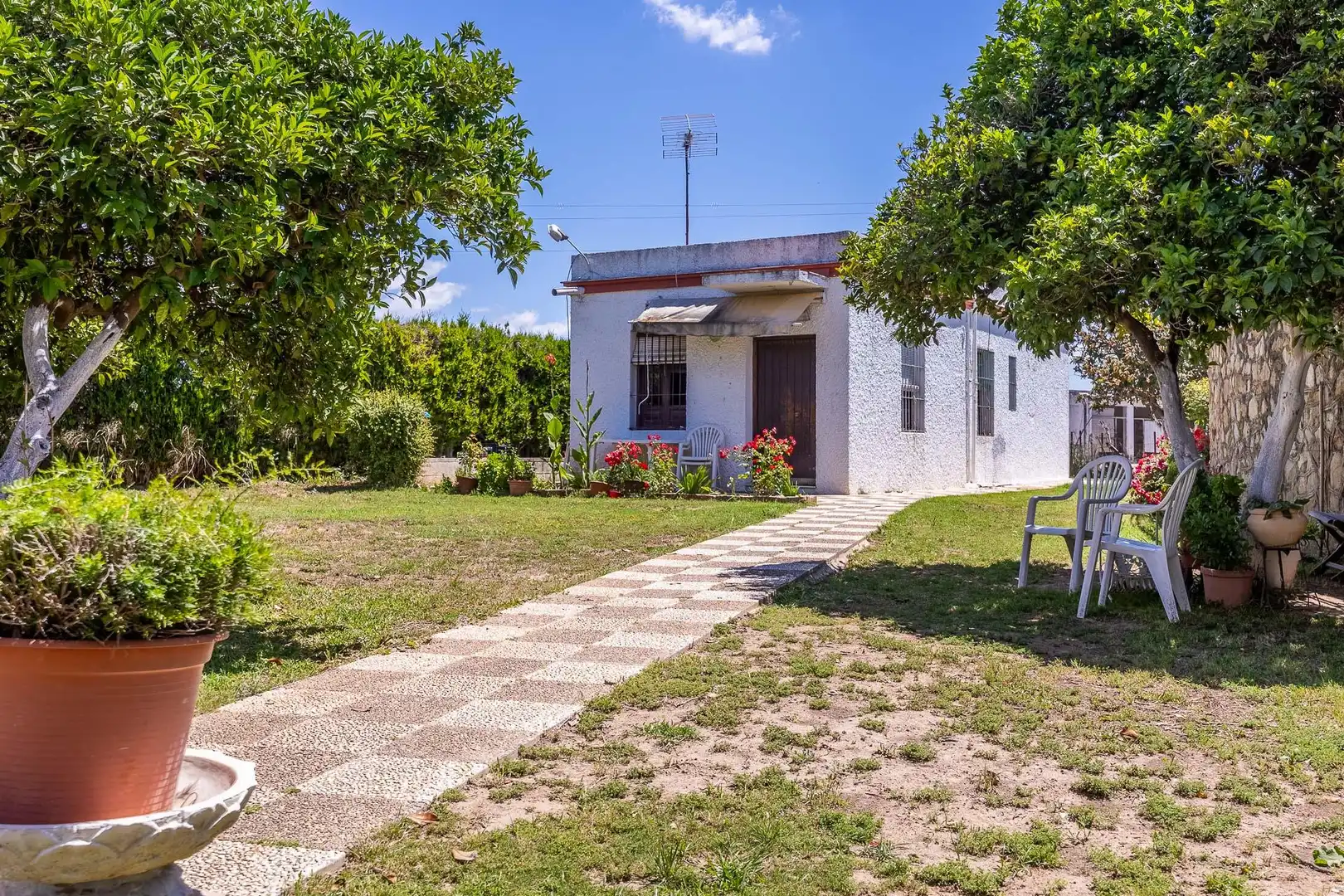 Vista exterior de Finca rústica en venda en Sanlúcar la Mayor amb Calefacció, Jardí privat i Terrassa