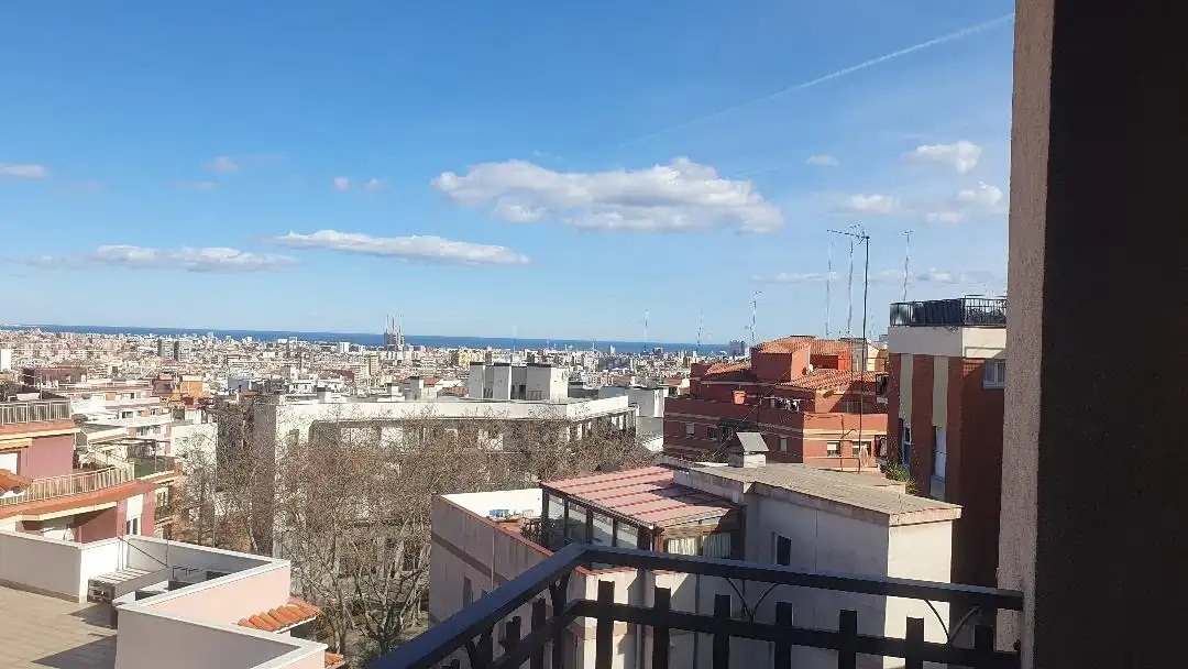 Vista exterior de Piso en venta en Barcelona con Jardín privado, Parquet y Piscina