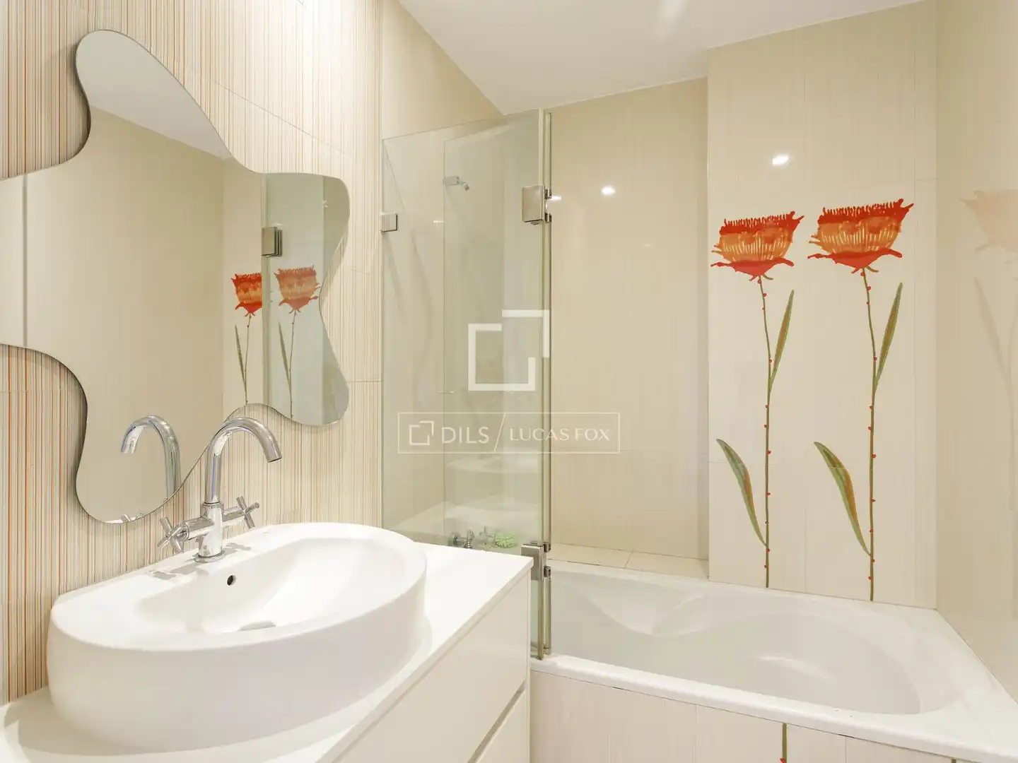 Badezimmer von Dachboden zur Miete in Madrid mit Klimaanlage, Heizung und Parkett