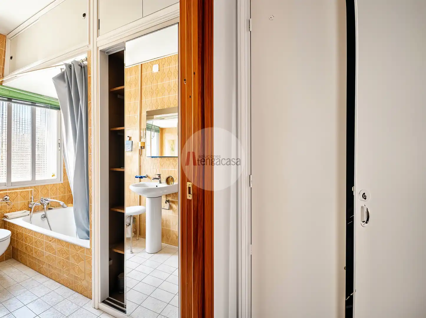 Bathroom of Flat for sale in Madrid  with Air Conditioner, Heating and Terrace
