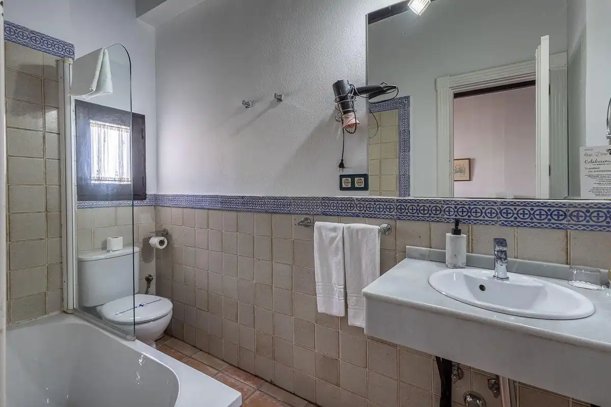 Badezimmer von Gebäude zur Miete in Granada