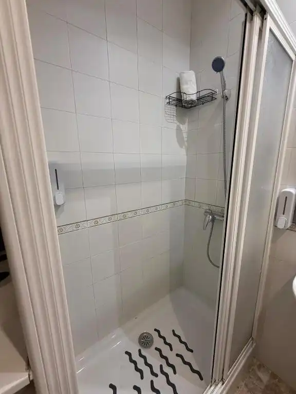 Baño de Piso para compartir en Córdoba con Aire acondicionado, Calefacción y Amueblado