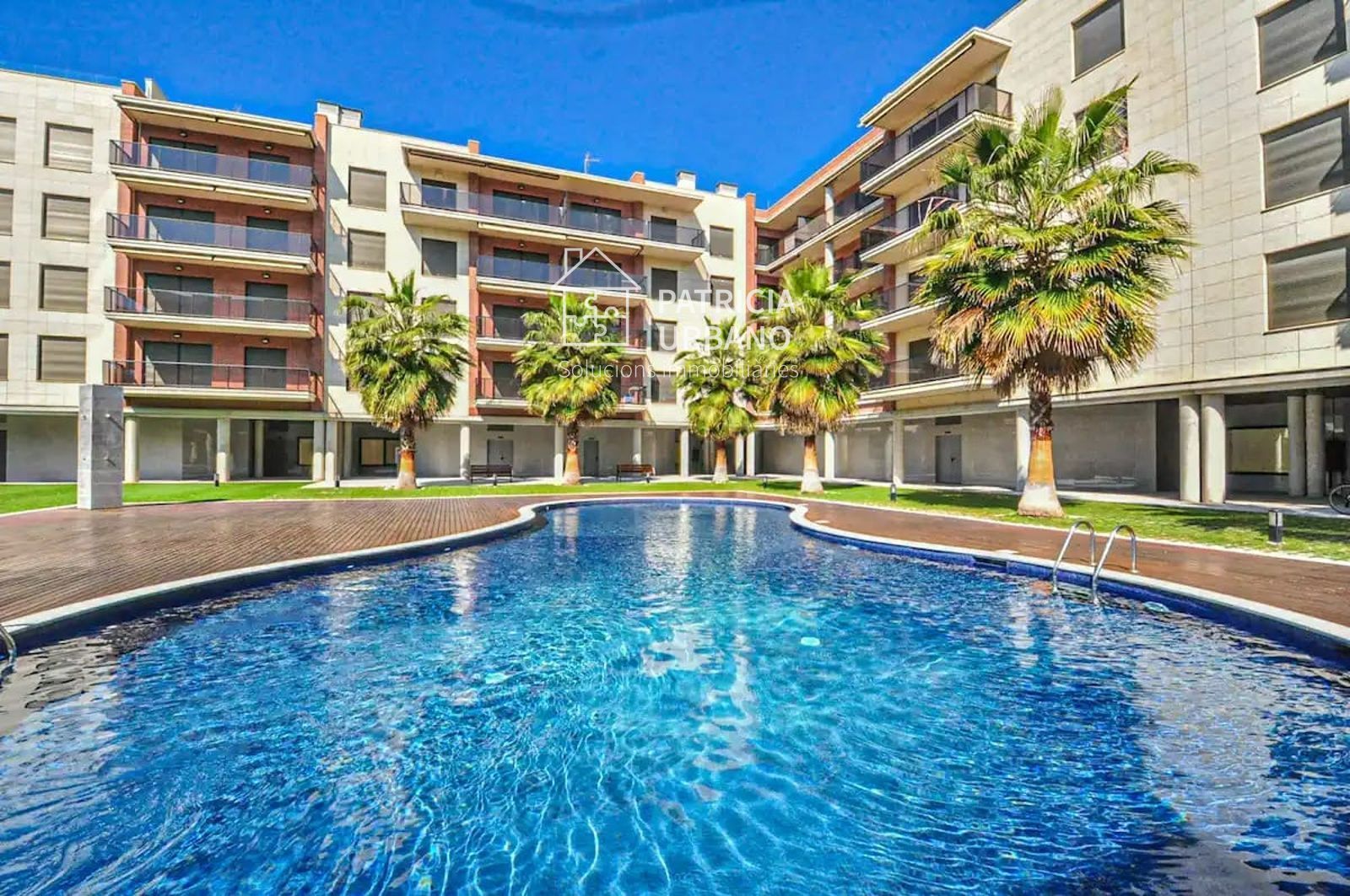 Piscina de Apartament de lloguer en Cambrils amb Aire condicionat, Calefacció i Parquet