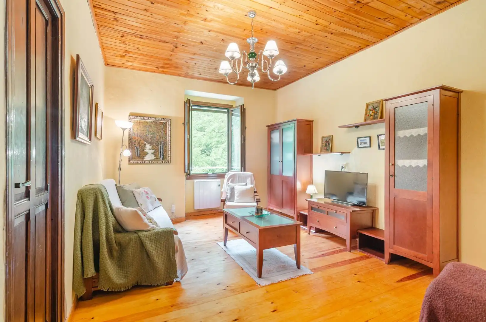 Sala de estar de Casa adosada en venta en Somiedo con Calefacción, Jardín privado y Trastero