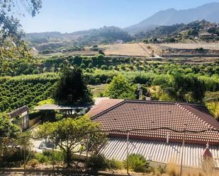 Vista exterior de Finca rústica en venda en Estepona amb Aire condicionat, Terrassa i Piscina