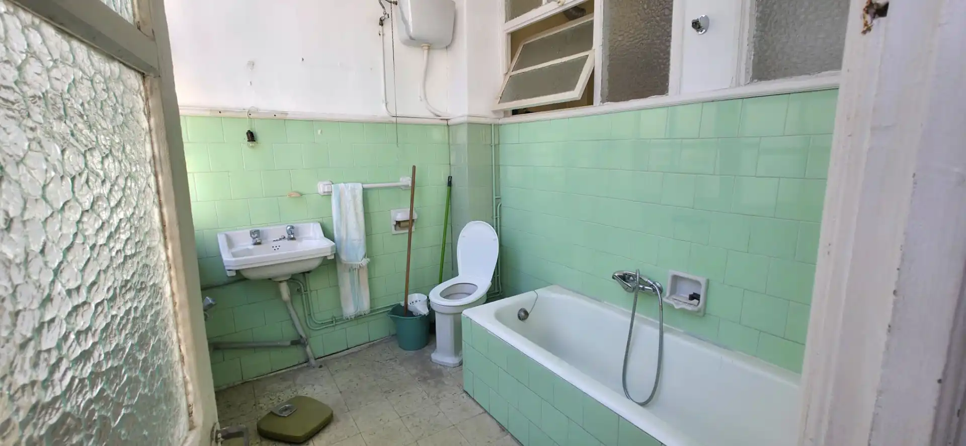Badezimmer von Wohnung zum Verkauf in Ferrol