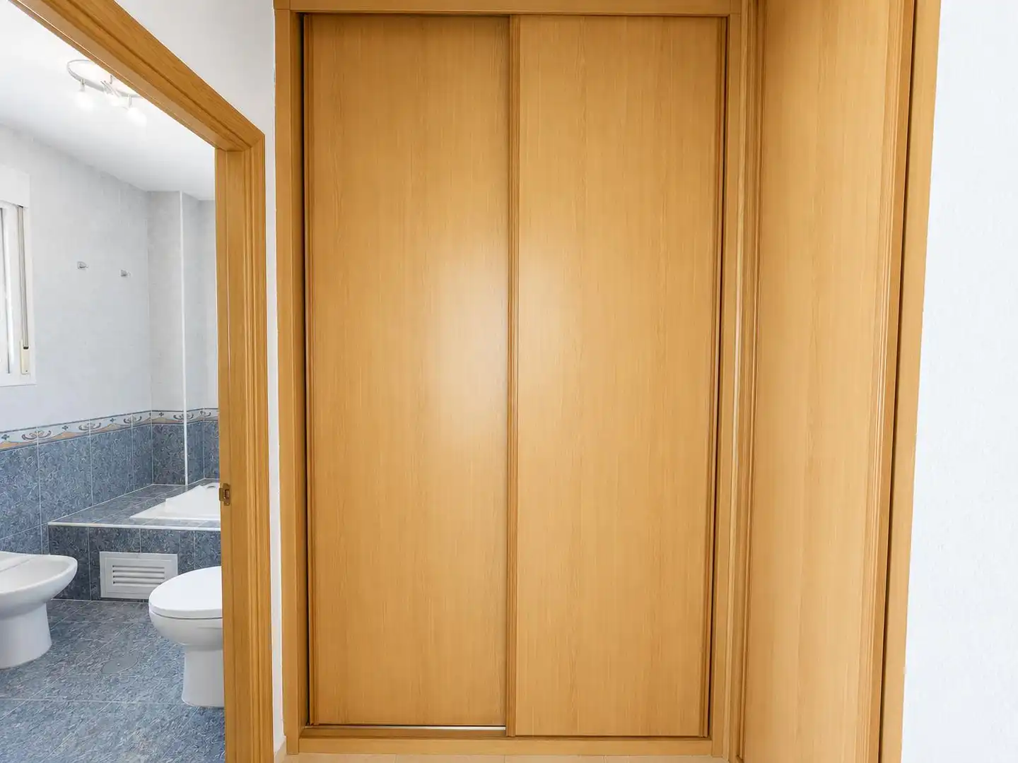 Schlafzimmer von Einfamilien-Reihenhaus zur Miete in Alovera mit Heizung, Privatgarten und Ofen