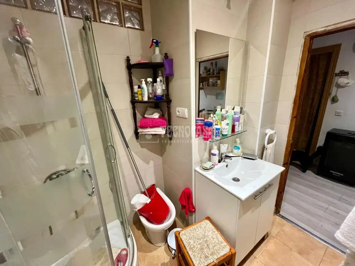 Baño de Piso en venta en Horche con Calefacción y Jardín privado