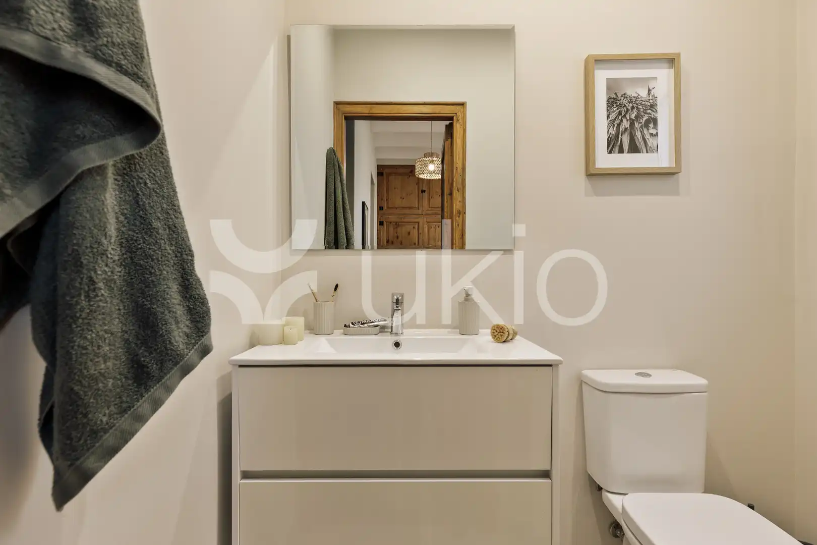 Baño de Apartamento de alquiler en Barcelona con Aire acondicionado, Calefacción y Amueblado