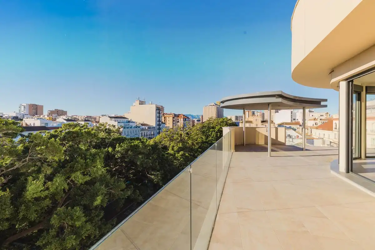Ático con terraza en venta en Alameda Principal