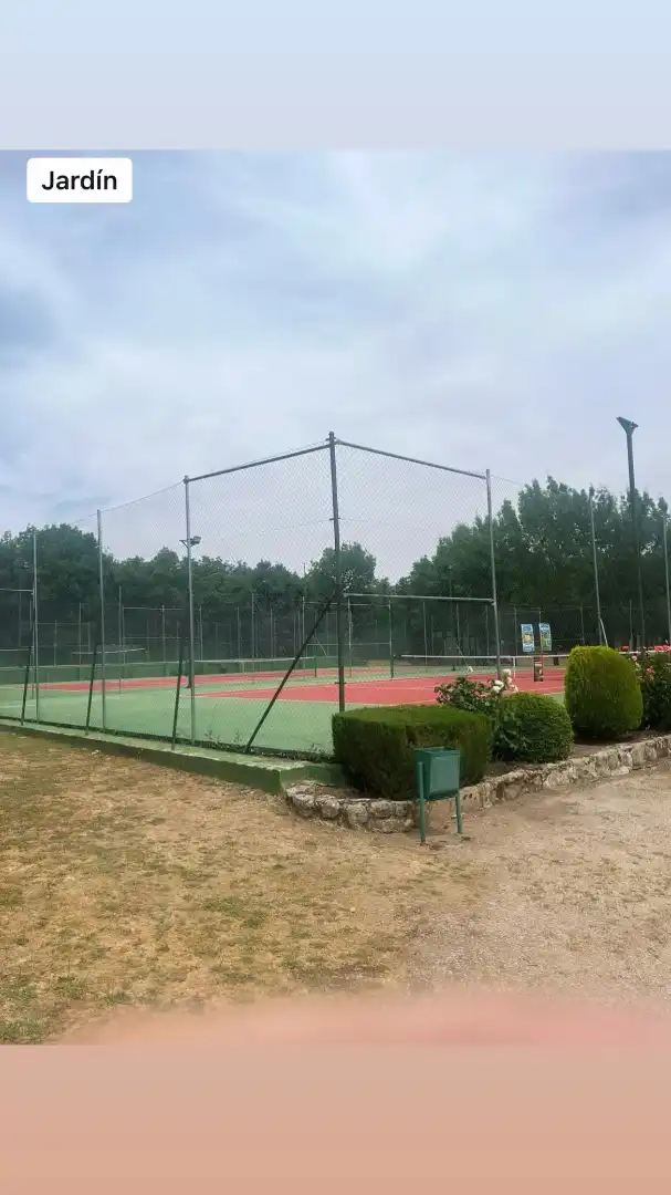 Jardí de Casa o xalet en venda en Becerril de la Sierra amb Aire condicionat, Calefacció i Jardí privat