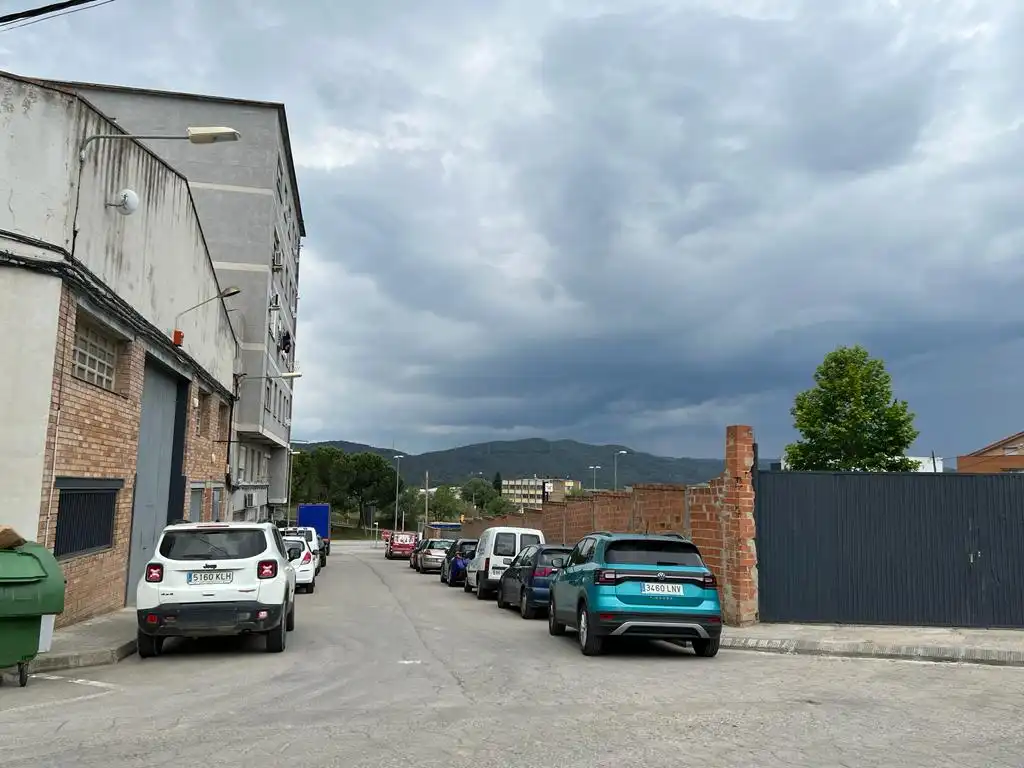 Fabrikhallen zur Miete in Òdena