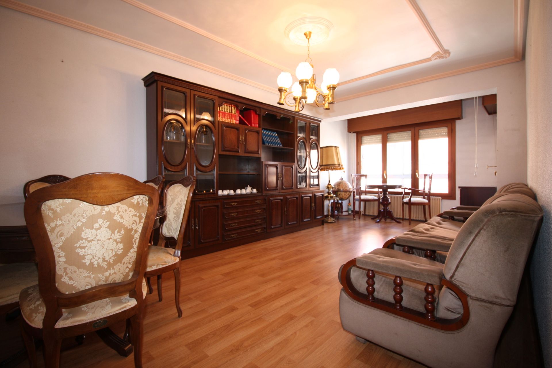 Living room of Flat for sale in Valladolid Capital  with Heating, Parquet flooring and Oven