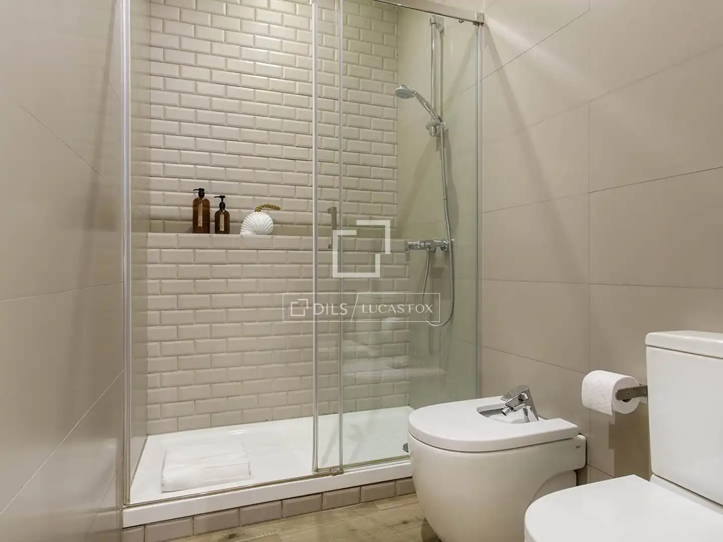 Bathroom of Flat for sale in Barcelona  with Air Conditioner, Heating and Furnished